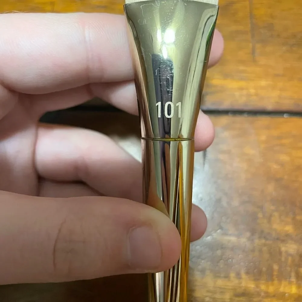Real Techniques Bold Metals Collection 101 Triangle Foundation Brush